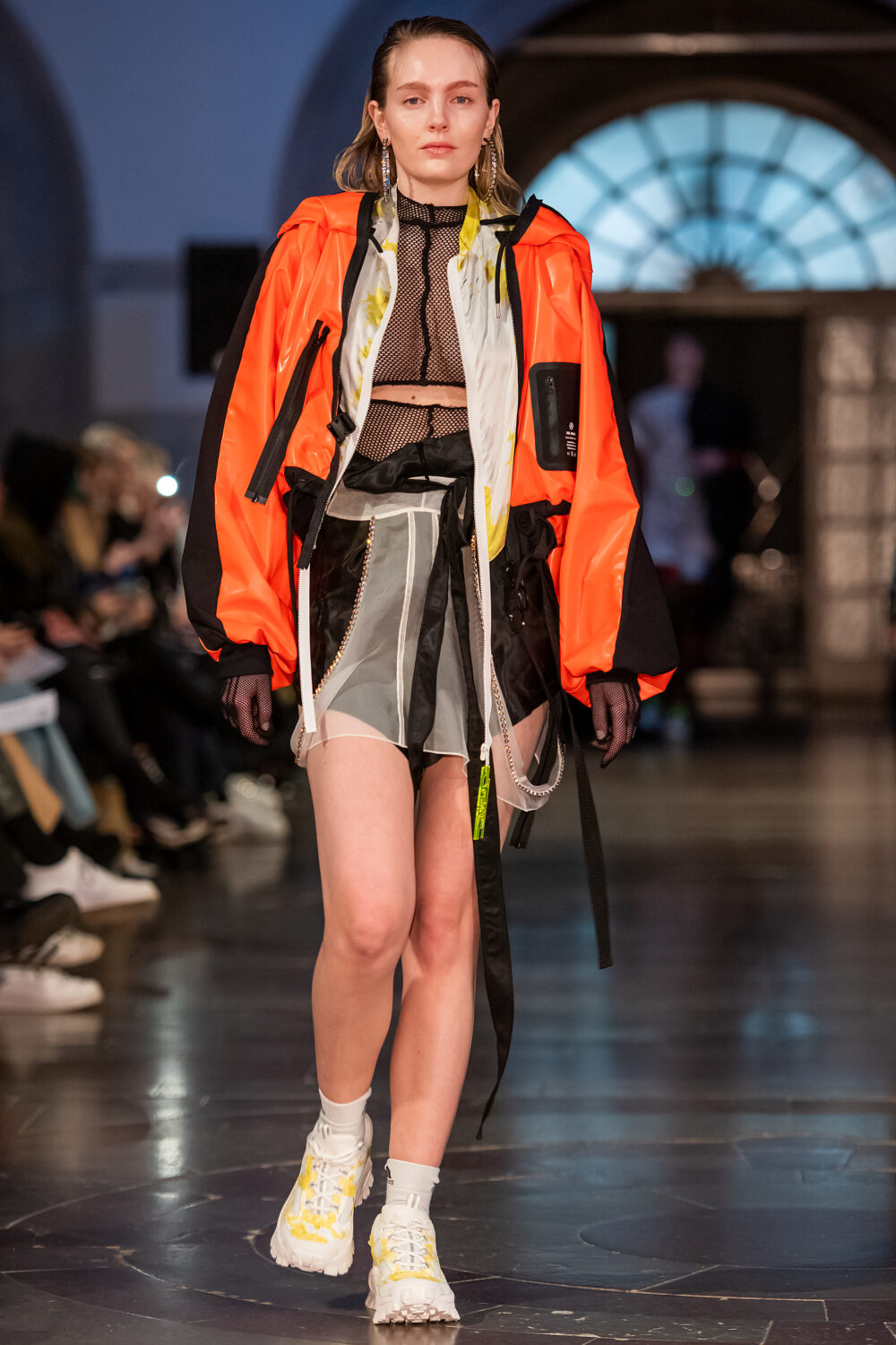 Content Aware - Runway - Look2