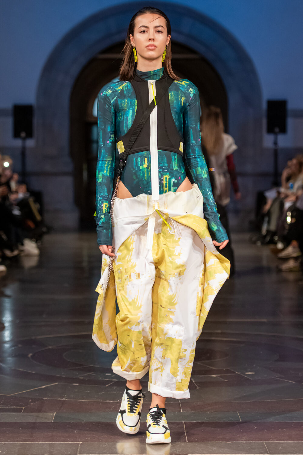 Content Aware - Runway - Look4