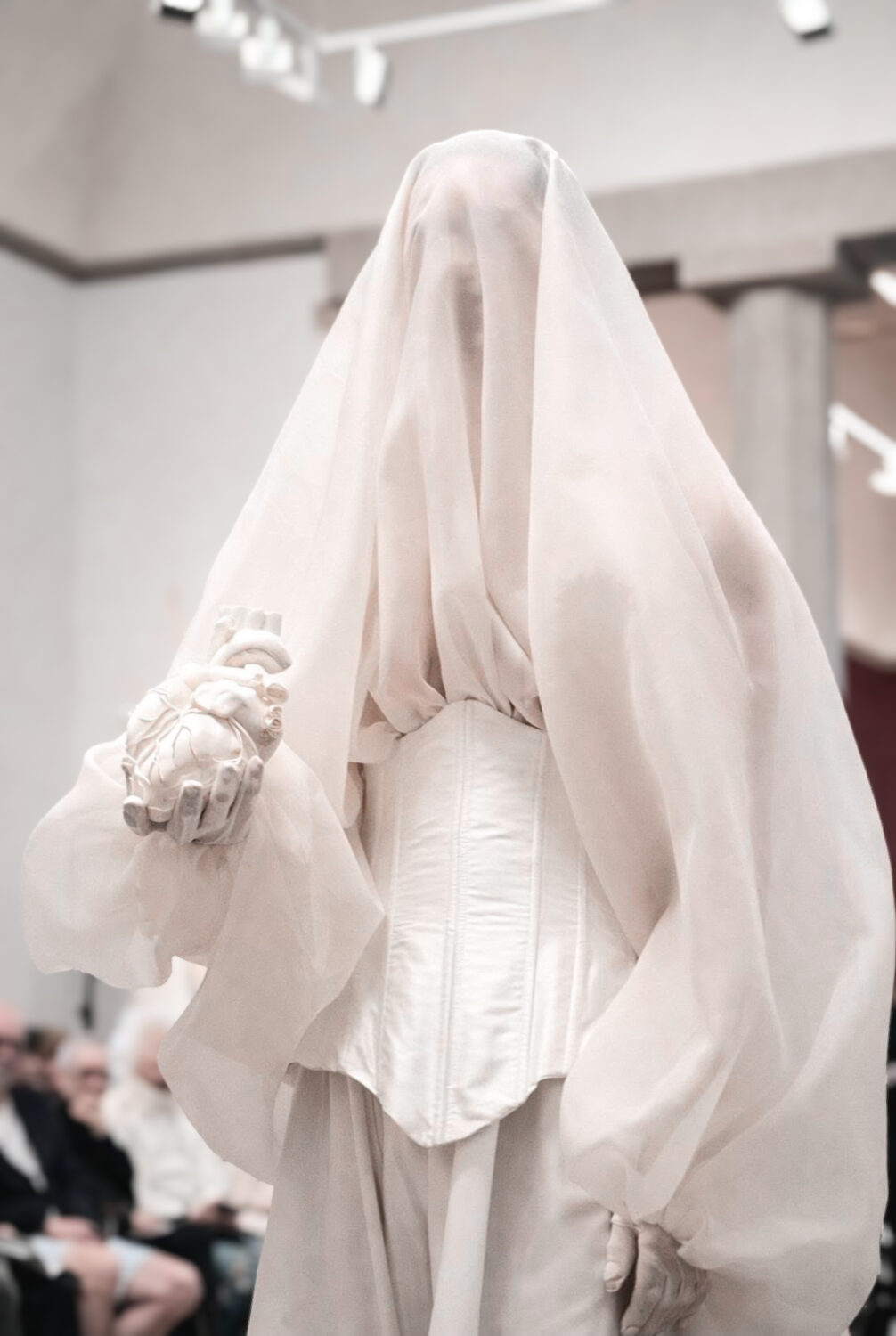 COUTURE BLANCHE